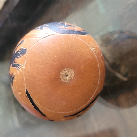Hand Carved Peruvian Gourd - Picture 4 of 4